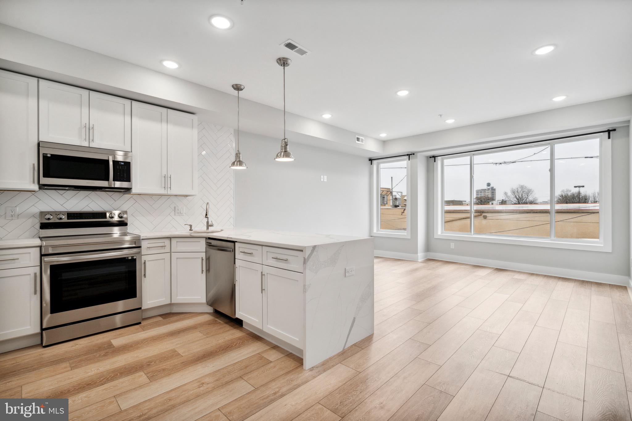 OLDE KENSINGTON - Commercial Sale