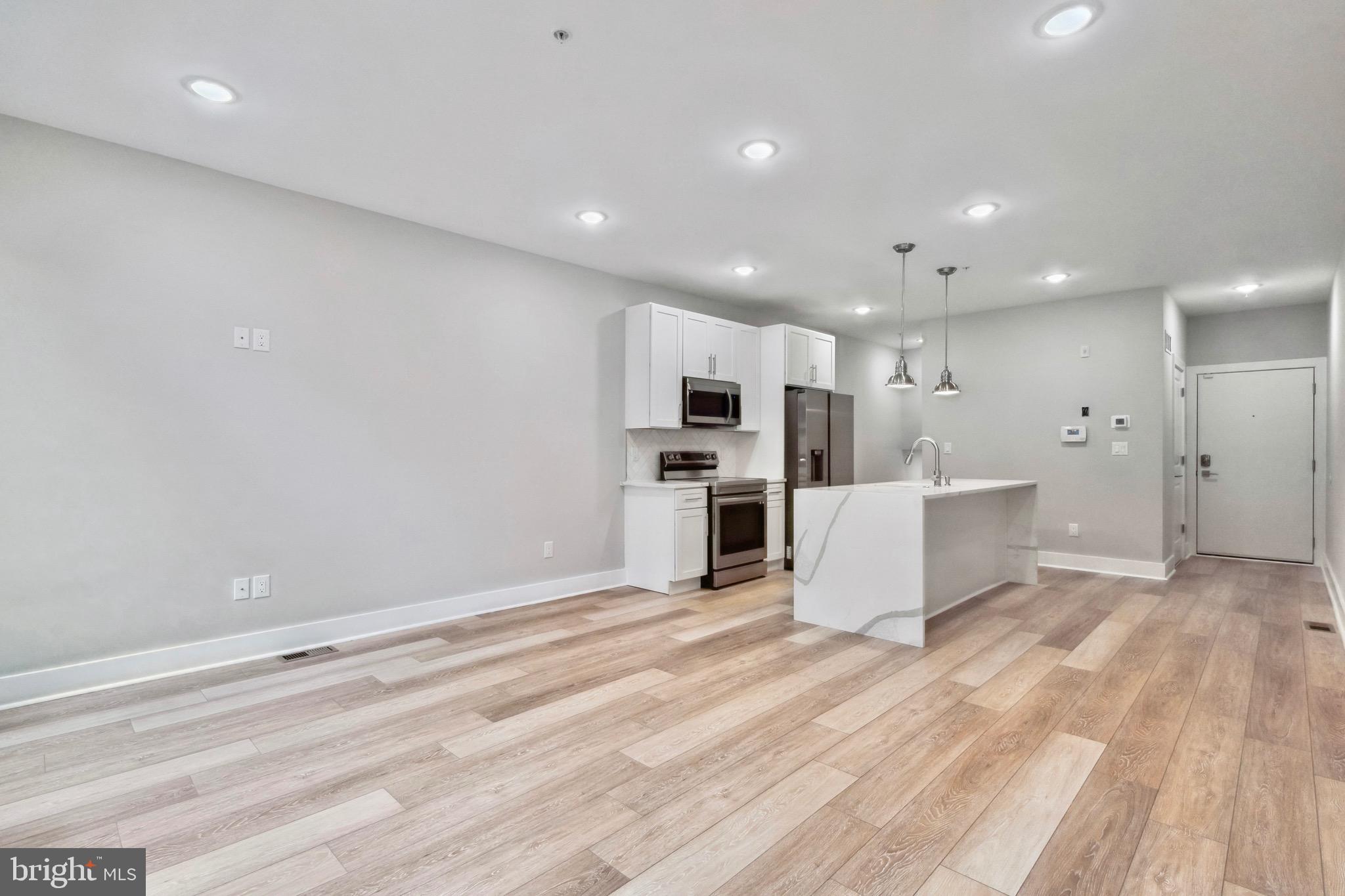 OLDE KENSINGTON - Commercial Sale