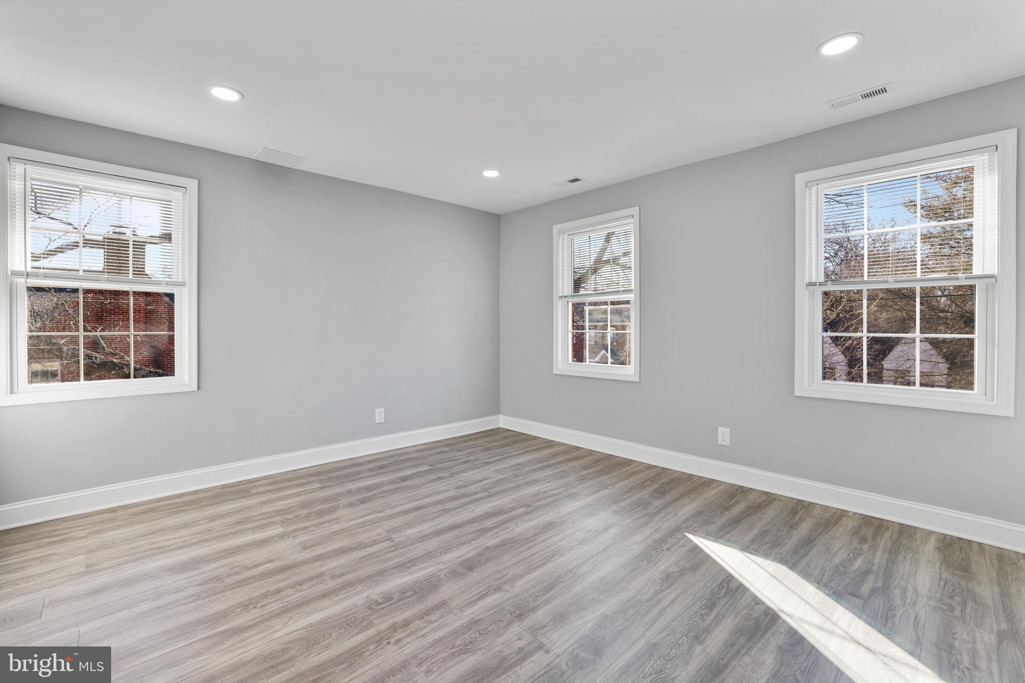 HYATTSVILLE - Residential