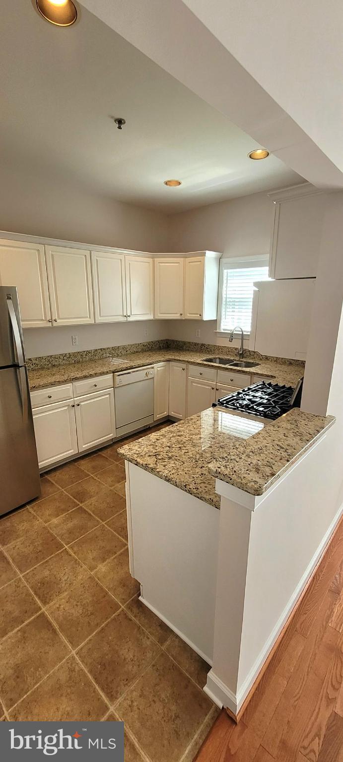 EASTON CLUB - Residential Lease