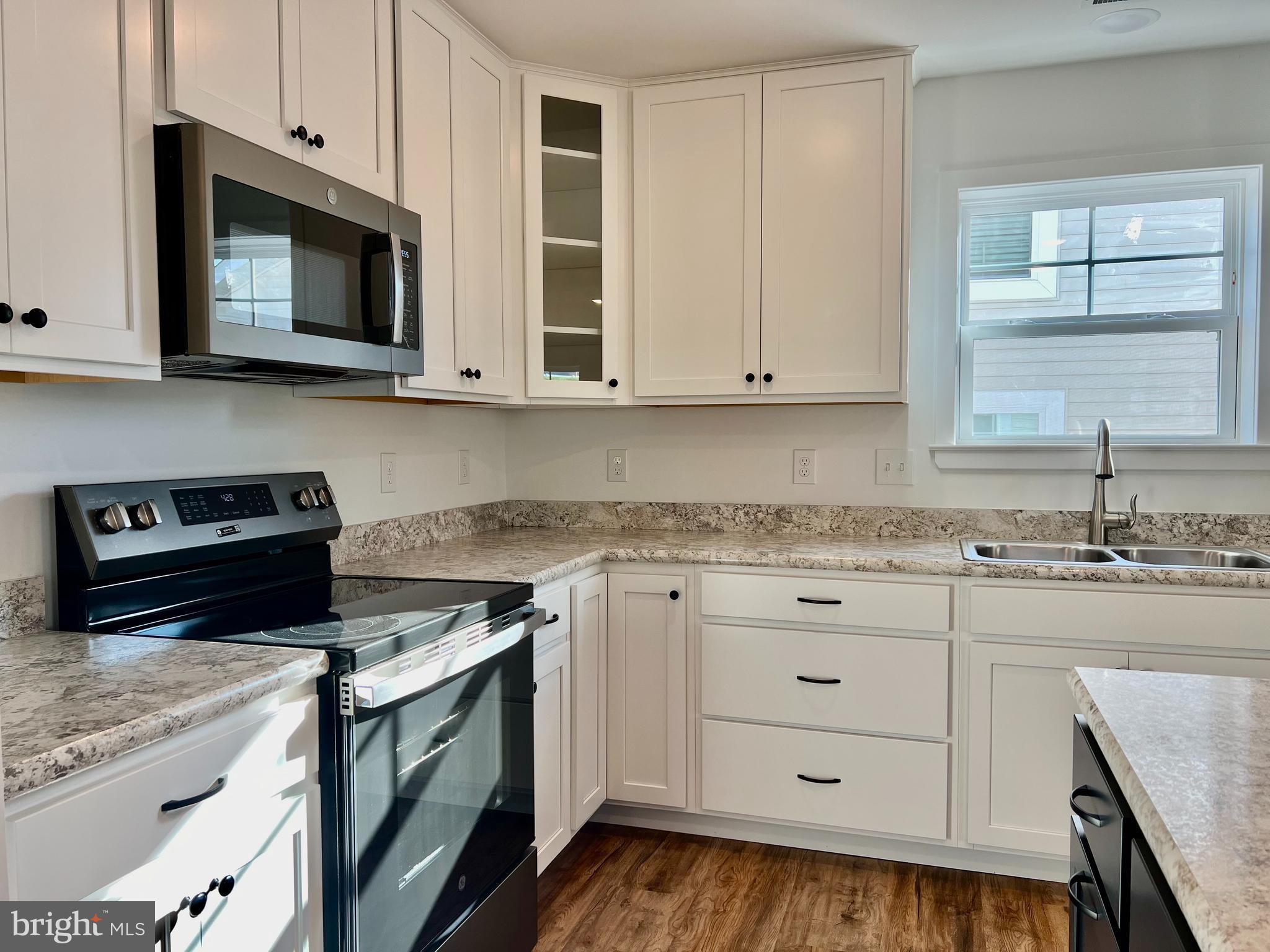 CARDINAL POINTE - Residential