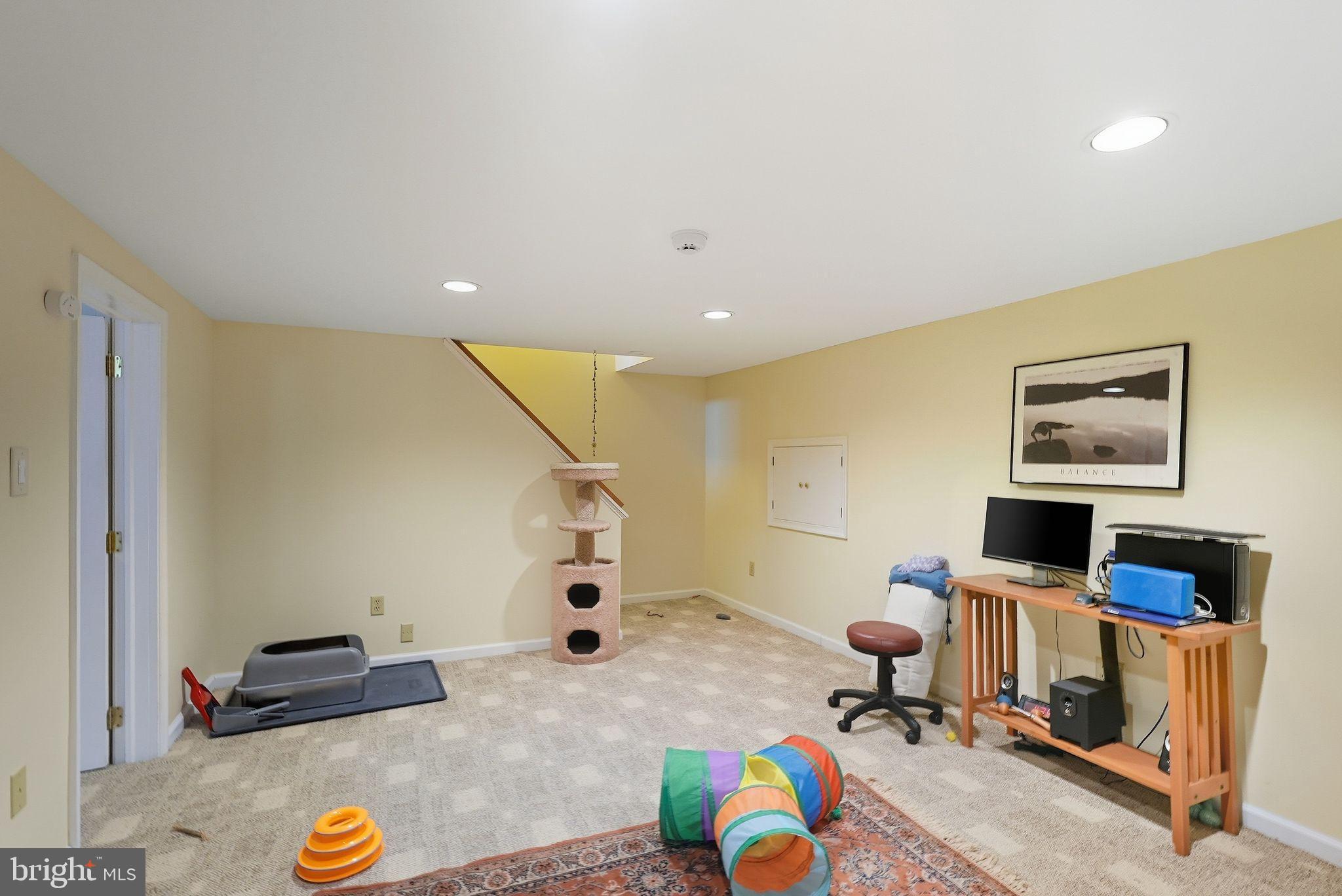 TOWER HILL MDWS - Residential