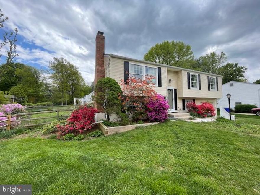 Spectacular Split with 4br 2.5 baths. This home offers a screen in trex porch with wood ceiling and a 3 season addition that  over looks the fenced in  landscaped yard with patio and gardens. Recent improvements include new storm door, 5yr old roof,  kitchen, replacement windows,bathrooms, hvac, fresh paint all on a cul-de-sac lot. Showing start Friday. OPEN HOUSE  SAT/SUN from 1-3.