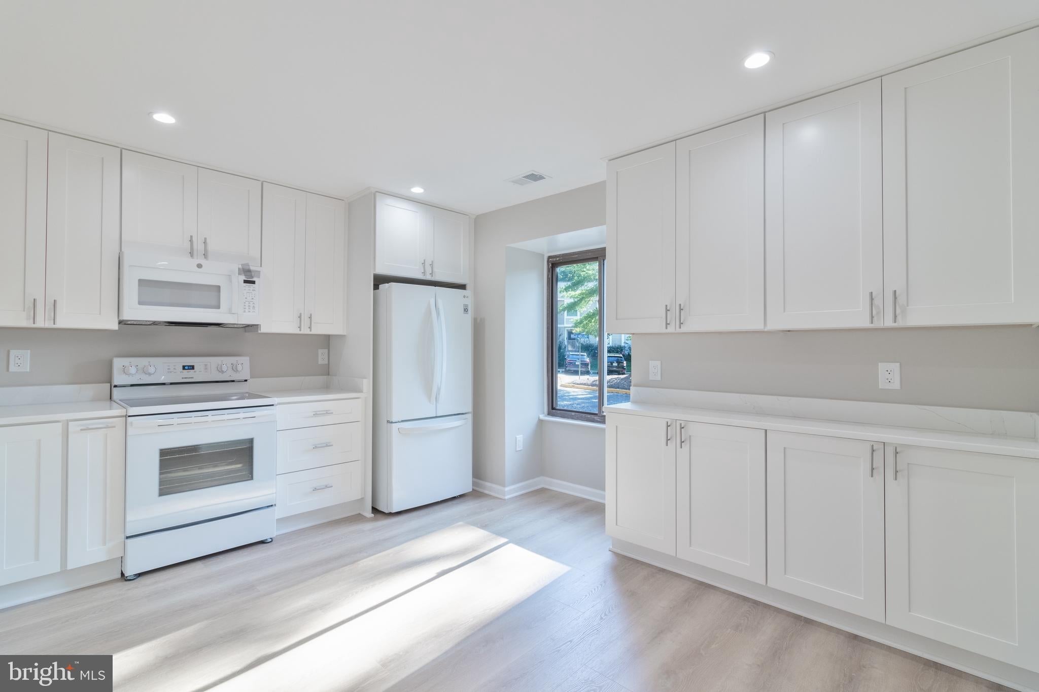 8748 RIDGE HOLLOW COURT