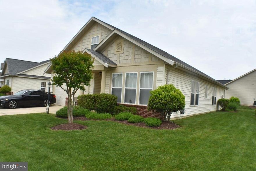 ***SELLER VERY MOTIVATED ******* GREAT PRICE ADJUSTMENT ***Breakfast Area, Butlers Pantry, Ceiling Fan(s), Crown Moldings, Dining Area, Entry Level Bedroom, Family Room Off Kitchen, Floor Plan - Open, Kitchen - Country, Kitchen - Eat-In, Kitchen - Gourmet, Kitchen - Island, Kitchen - Table Space, Pantry, Primary Bath(s), Recessed Lighting, Sprinkler System, Walk-in Closet(s), Window Treatments, Wood Floors; Fireplace(s): 1, Fireplace - Glass Doors, Gas/Propane, Mantel(s); Built-In Microwave, Dishwasher, Disposal, Dryer - Front Loading, Energy Efficient Appliances, ENERGY STAR Clothes Washer, ENERGY STAR Dishwasher, ENERGY STAR Refrigerator, Exhaust Fan, Microwave, Refrigerator, Stove, Washer - Front Loading; Accessibility Features: None; Carbon Monoxide Detector(s), Electric Alarm, Fire Detection System, Security System, Smoke Detector, Sprinkler System - Indoor; Door Features: ENERGY STAR Qualified Door(s), Six Panel, Storm; Window Features: Double Hung, Double Pane, Energy Efficient, ENERGY STAR Qualified; Main Floor Laundry