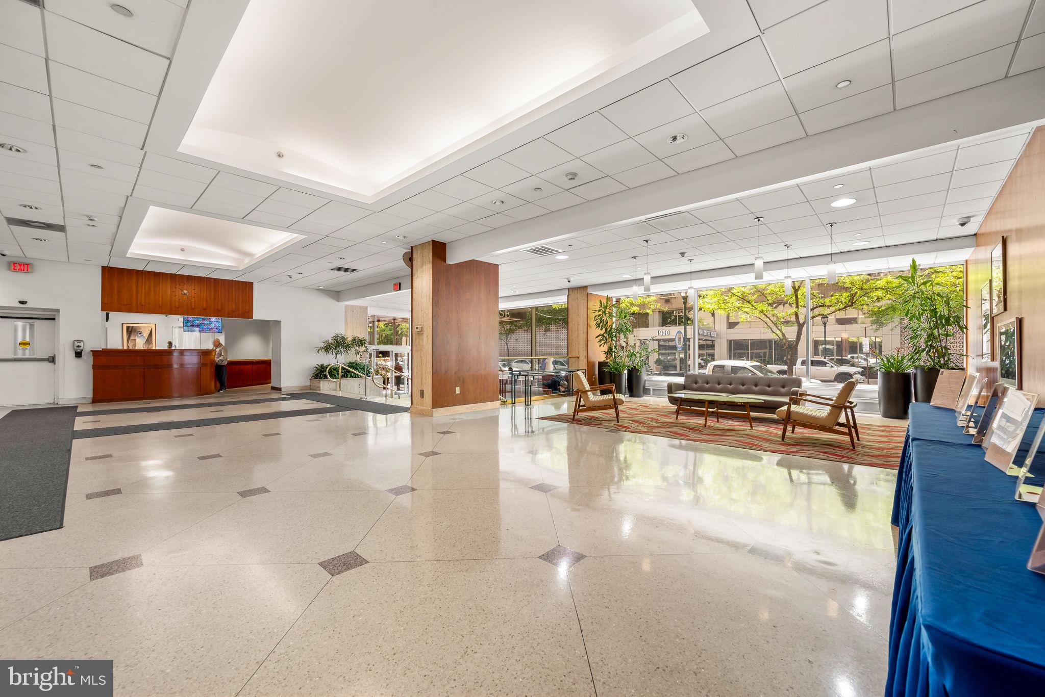 LOGAN SQUARE - Residential