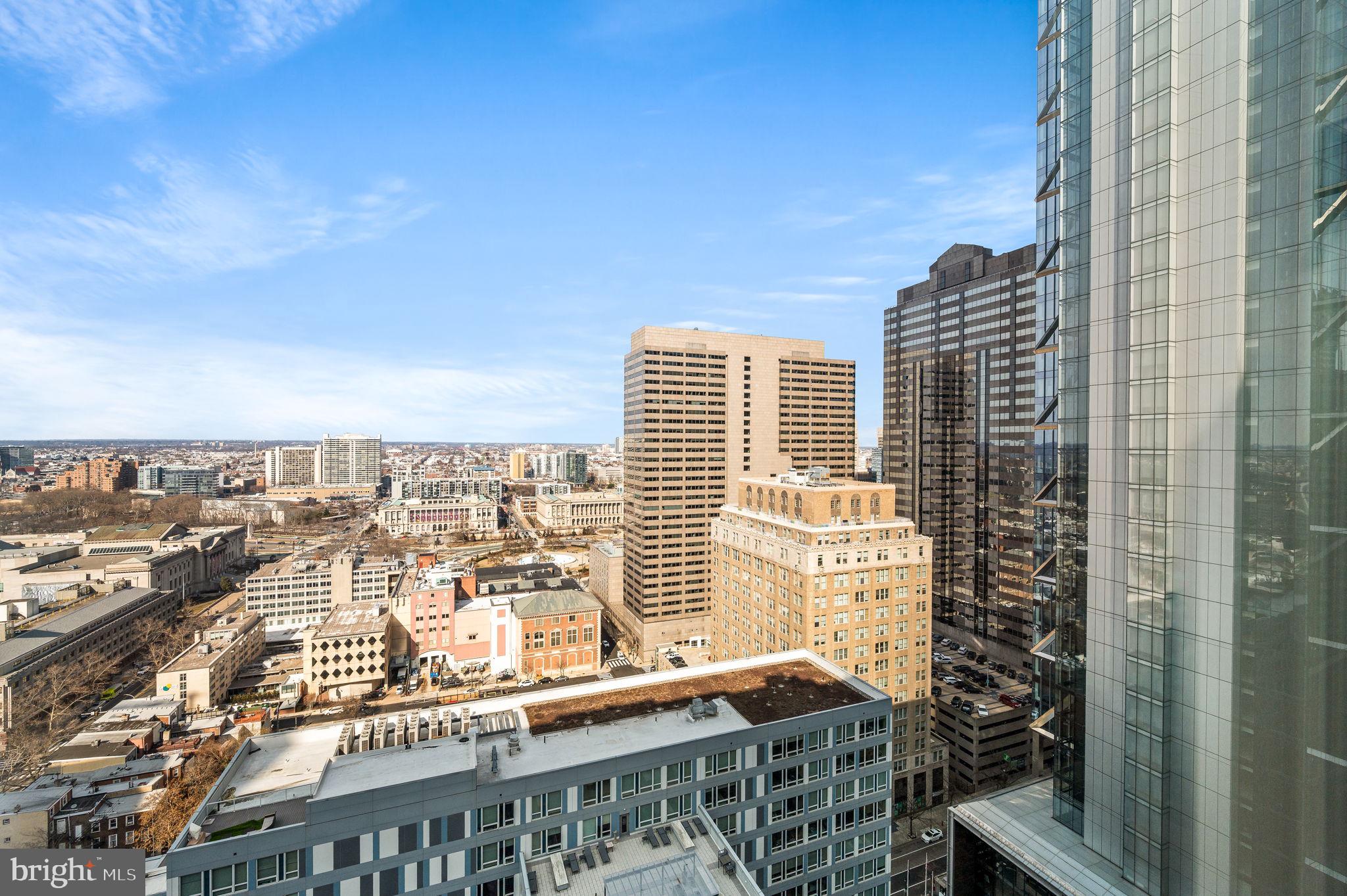 LOGAN SQUARE - Residential