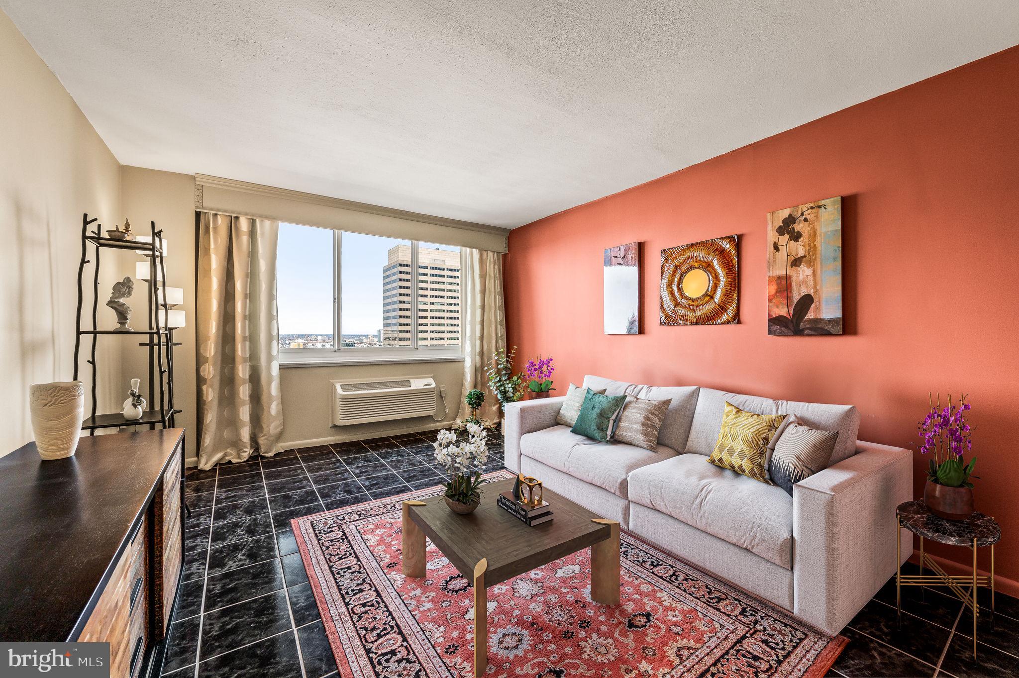 LOGAN SQUARE - Residential