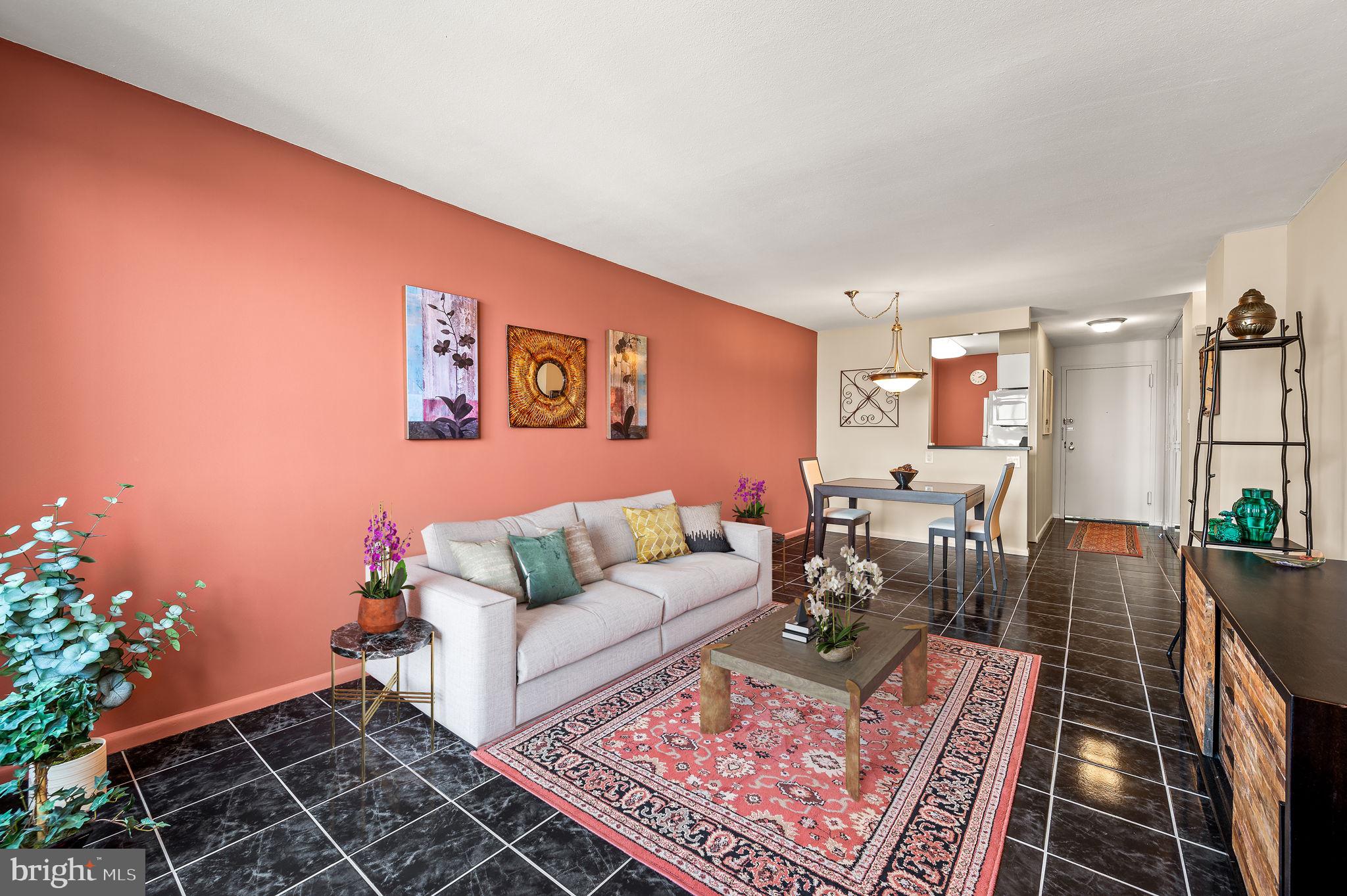 LOGAN SQUARE - Residential