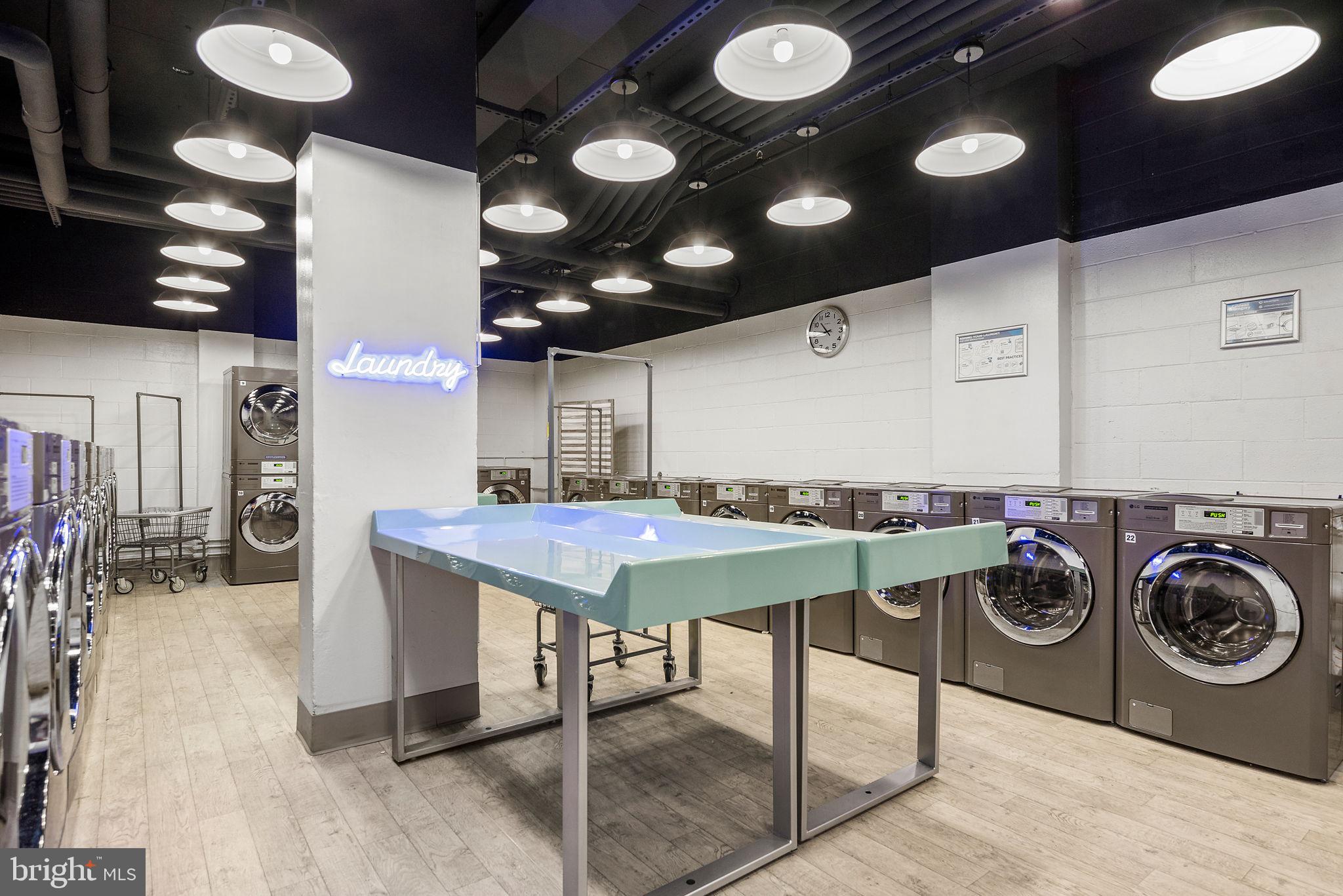 LOGAN SQUARE - Residential