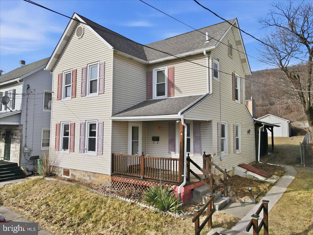 Photo of 709 William Street, PEN ARGYL, PA 18072 (MLS # PANH2009200)