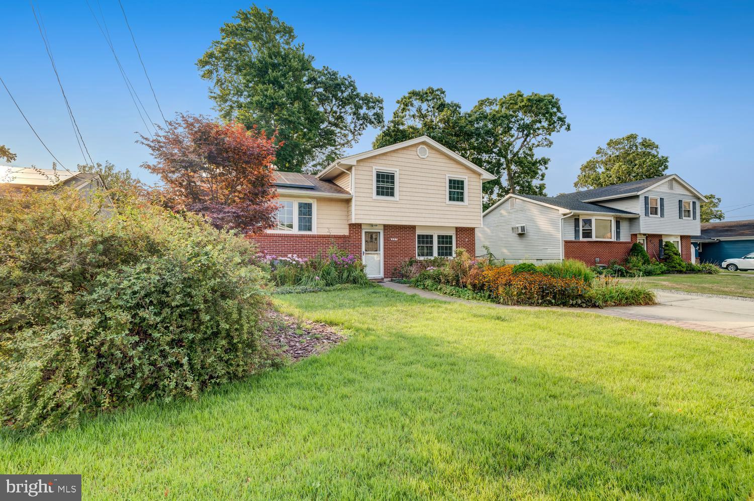 327 TWIN LAKES BOULEVARD