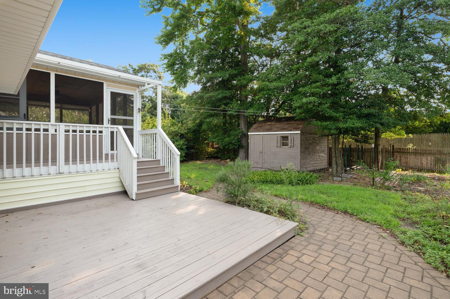 327 TWIN LAKES BOULEVARD