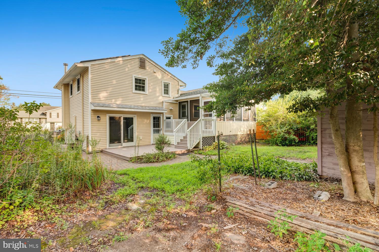 327 TWIN LAKES BOULEVARD
