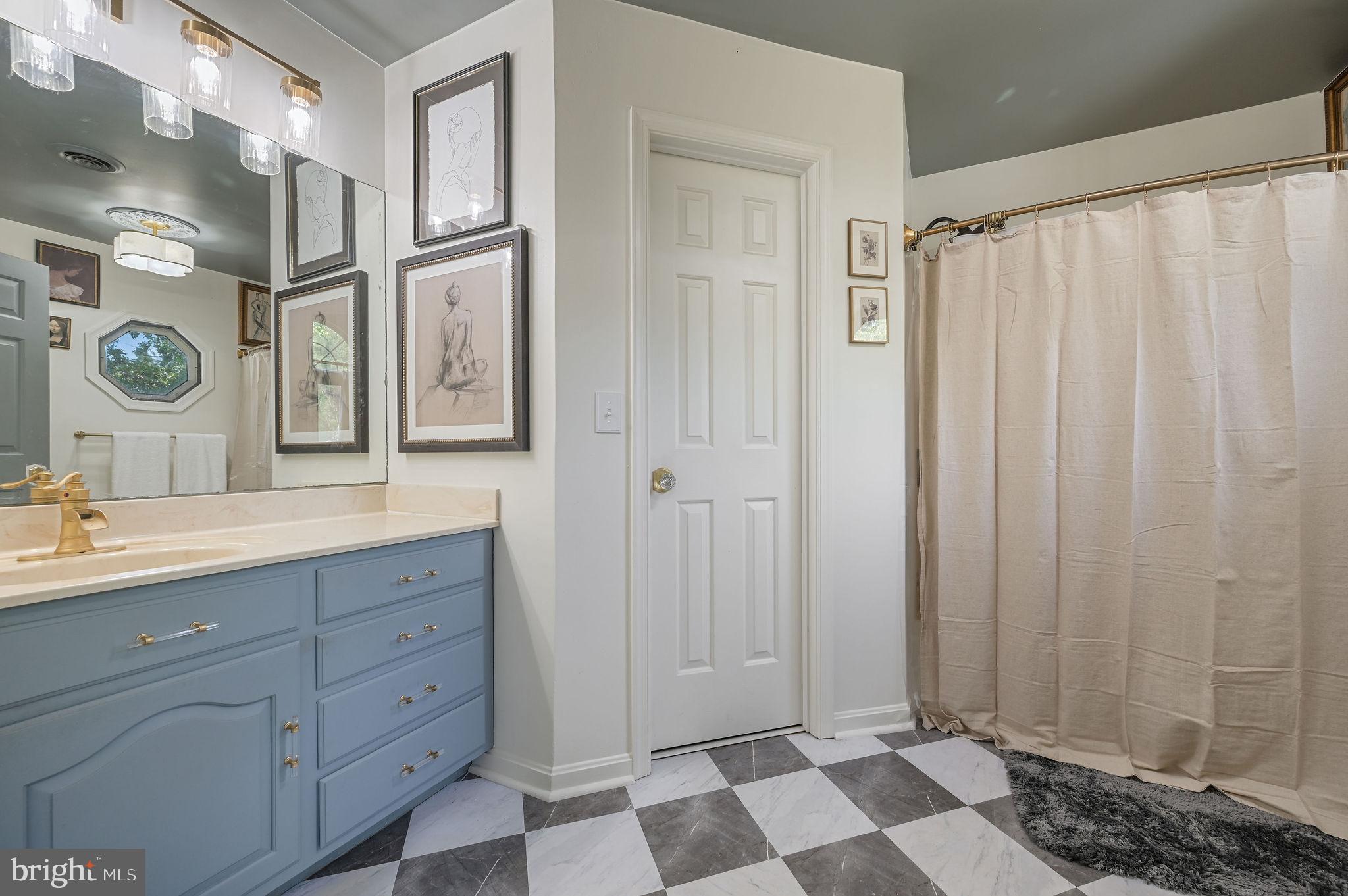 18 E HUNTINGTON CIRCLE