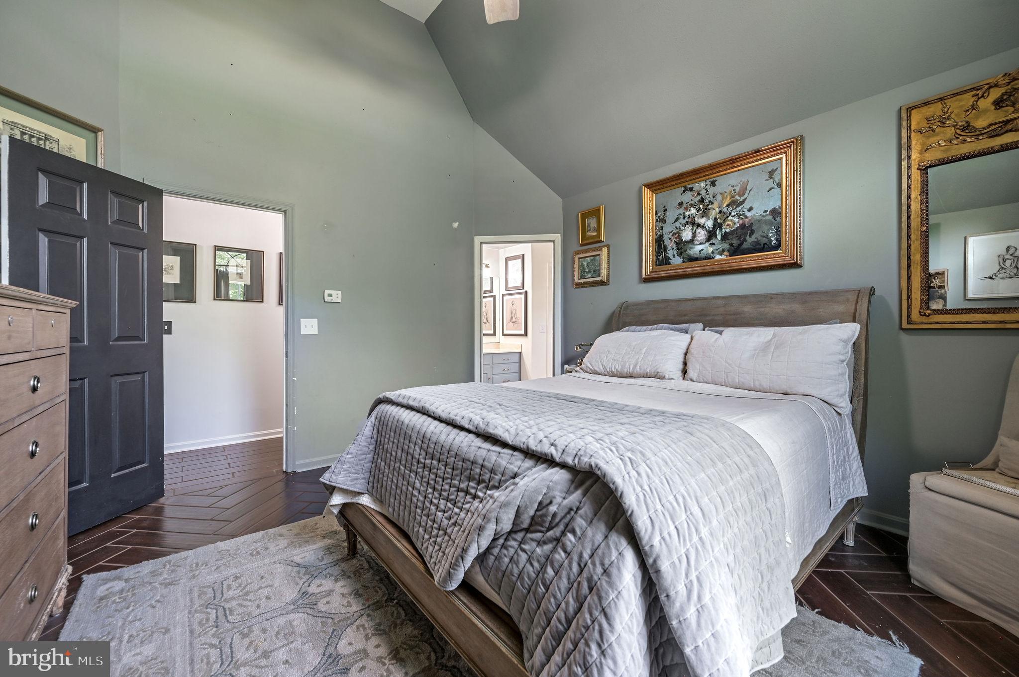 18 E HUNTINGTON CIRCLE