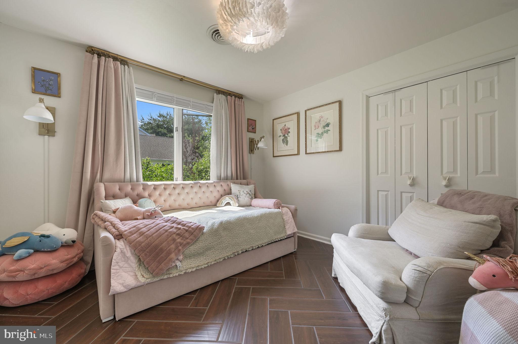 18 E HUNTINGTON CIRCLE