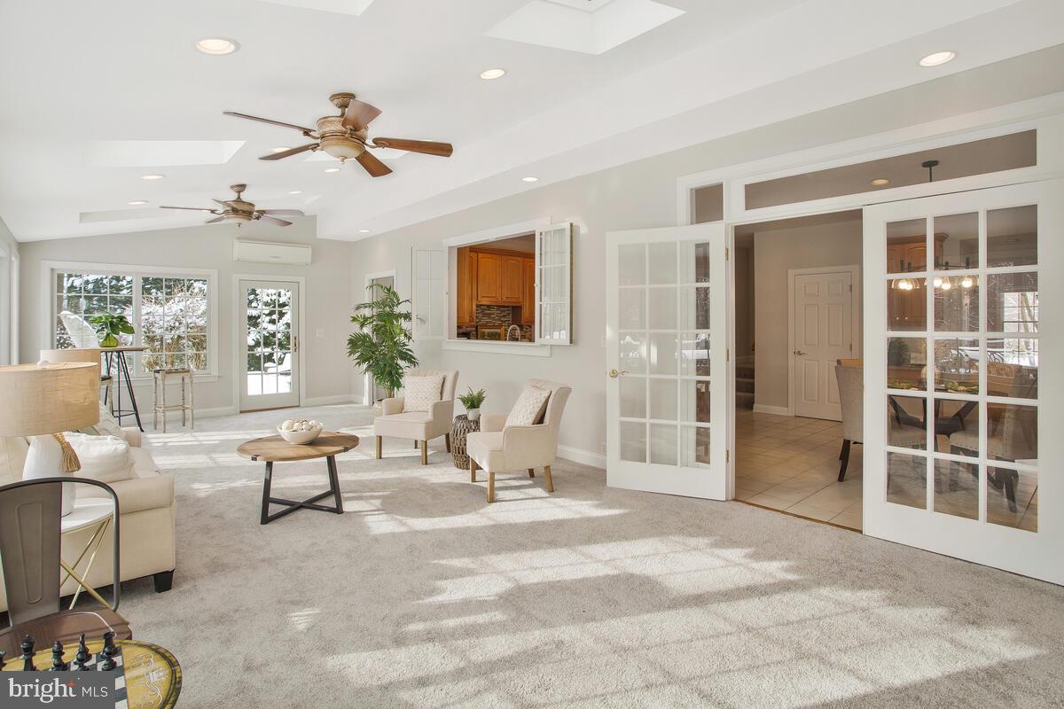 SOUTH RIVER COLONY - Residential