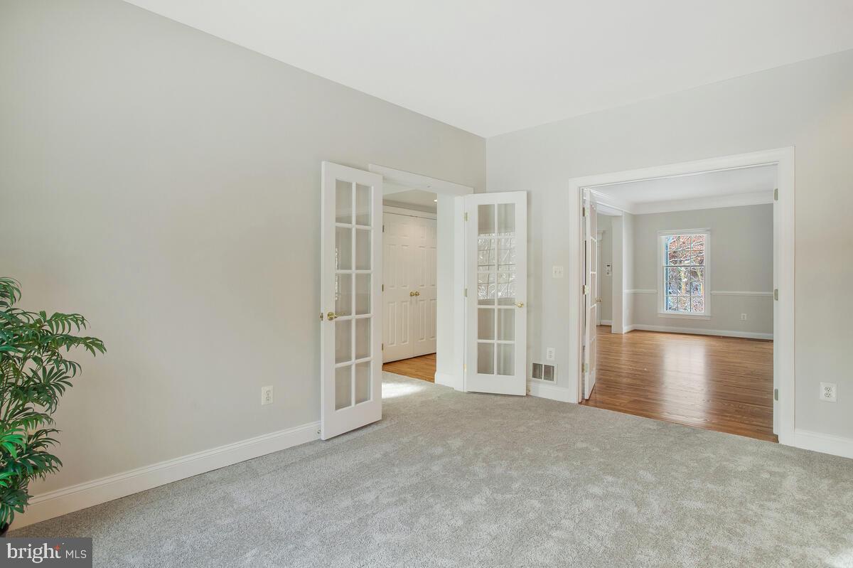 SOUTH RIVER COLONY - Residential