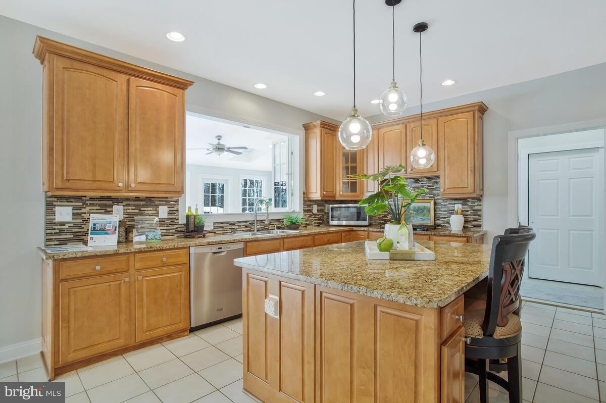 SOUTH RIVER COLONY - Residential