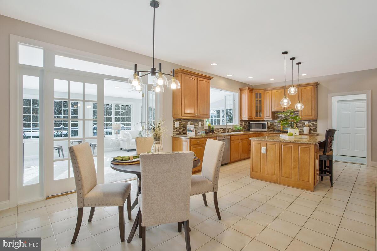 SOUTH RIVER COLONY - Residential