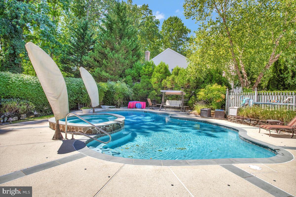 SOUTH RIVER COLONY - Residential