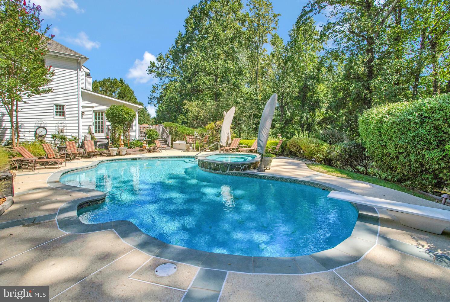 SOUTH RIVER COLONY - Residential