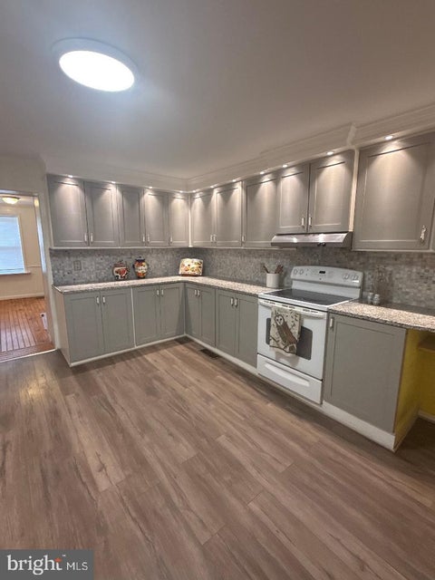 Townhouse For Sale - 4750 Mercer Street<br/> PHILADELPHIA, PA 19137