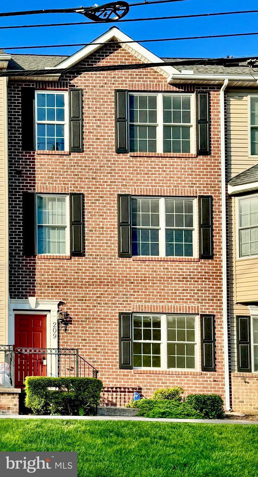209 DECATUR STREET