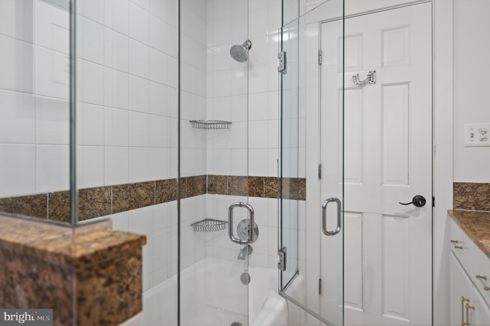 PENDENNIS MOUNT - Residential