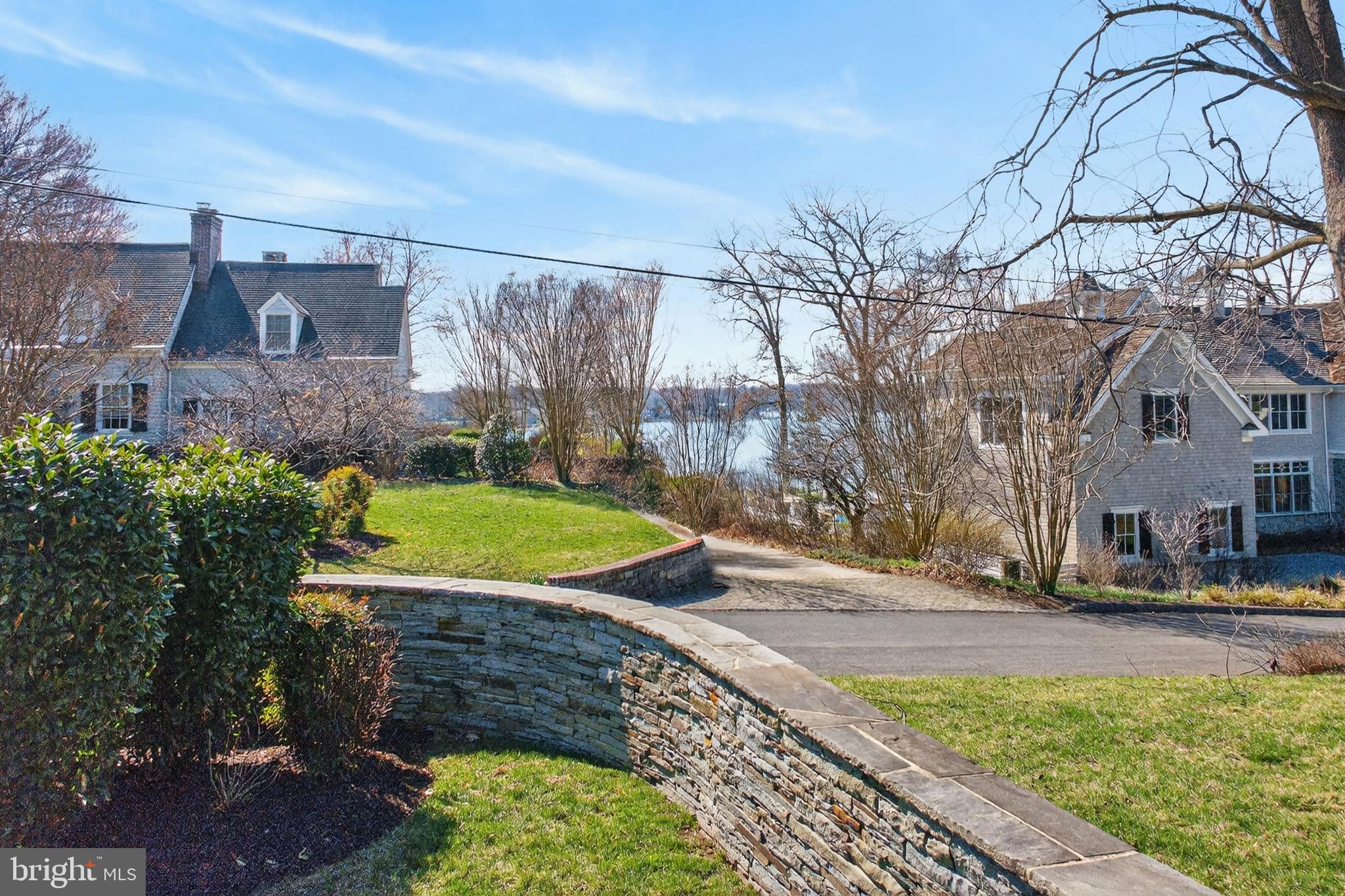 PENDENNIS MOUNT - Residential