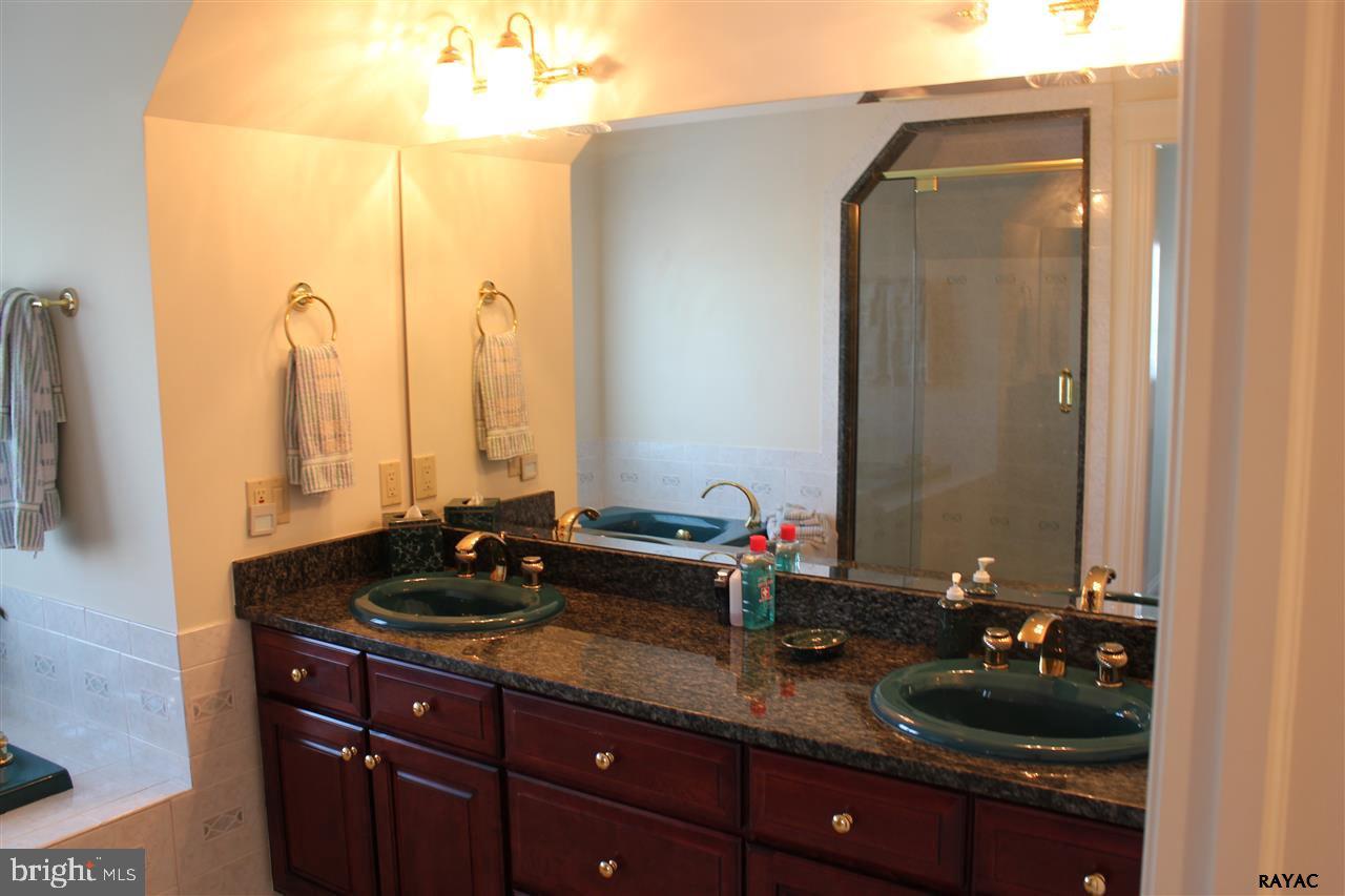 MACGREGOR DOWNS - Residential