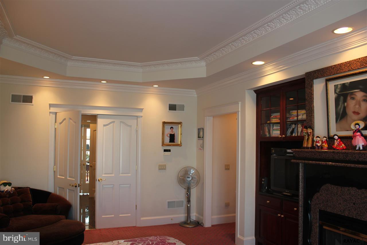 MACGREGOR DOWNS - Residential