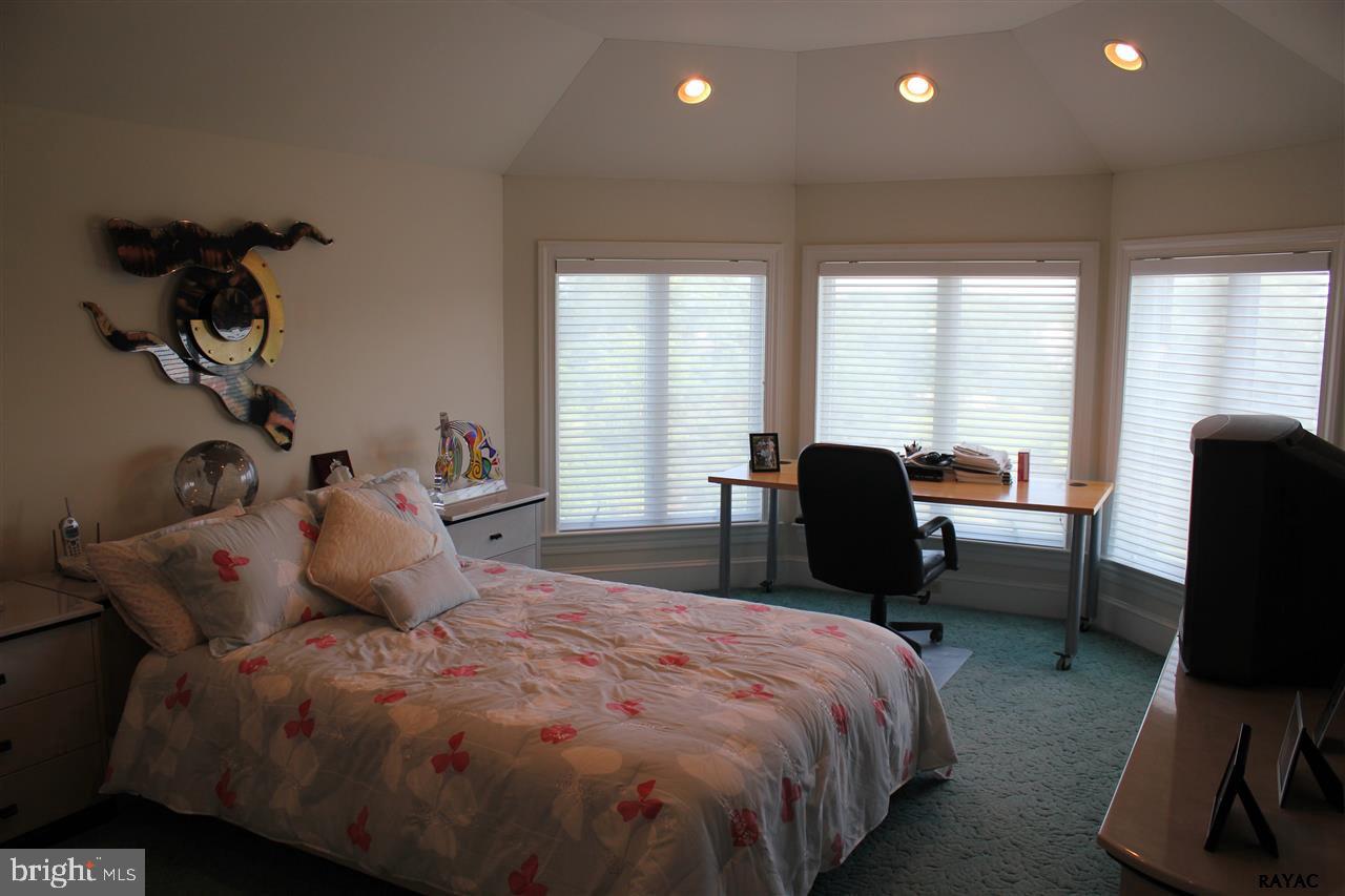 MACGREGOR DOWNS - Residential