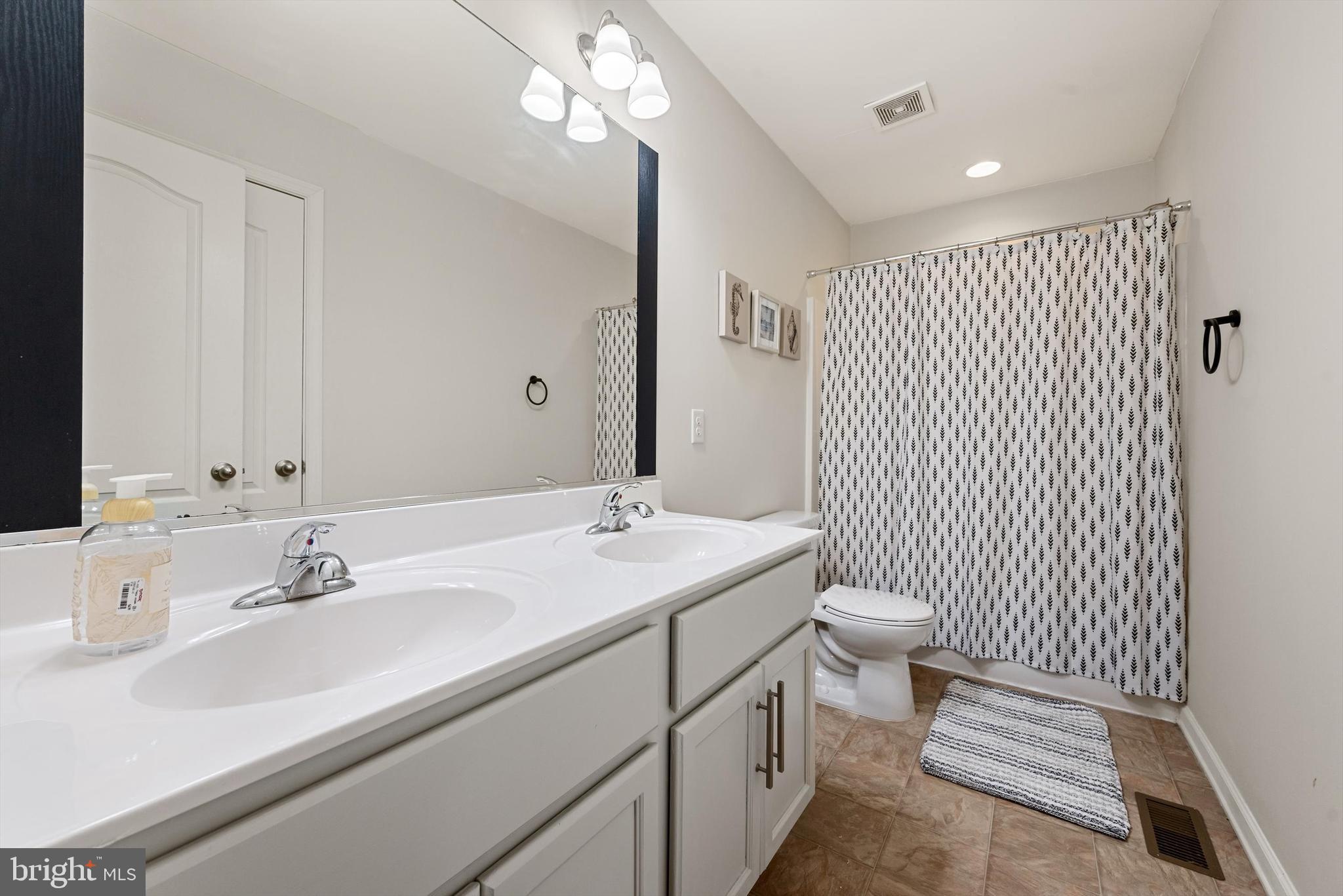 THE VILLAGE OF WASHINGTON TRAIL EAST - Residential