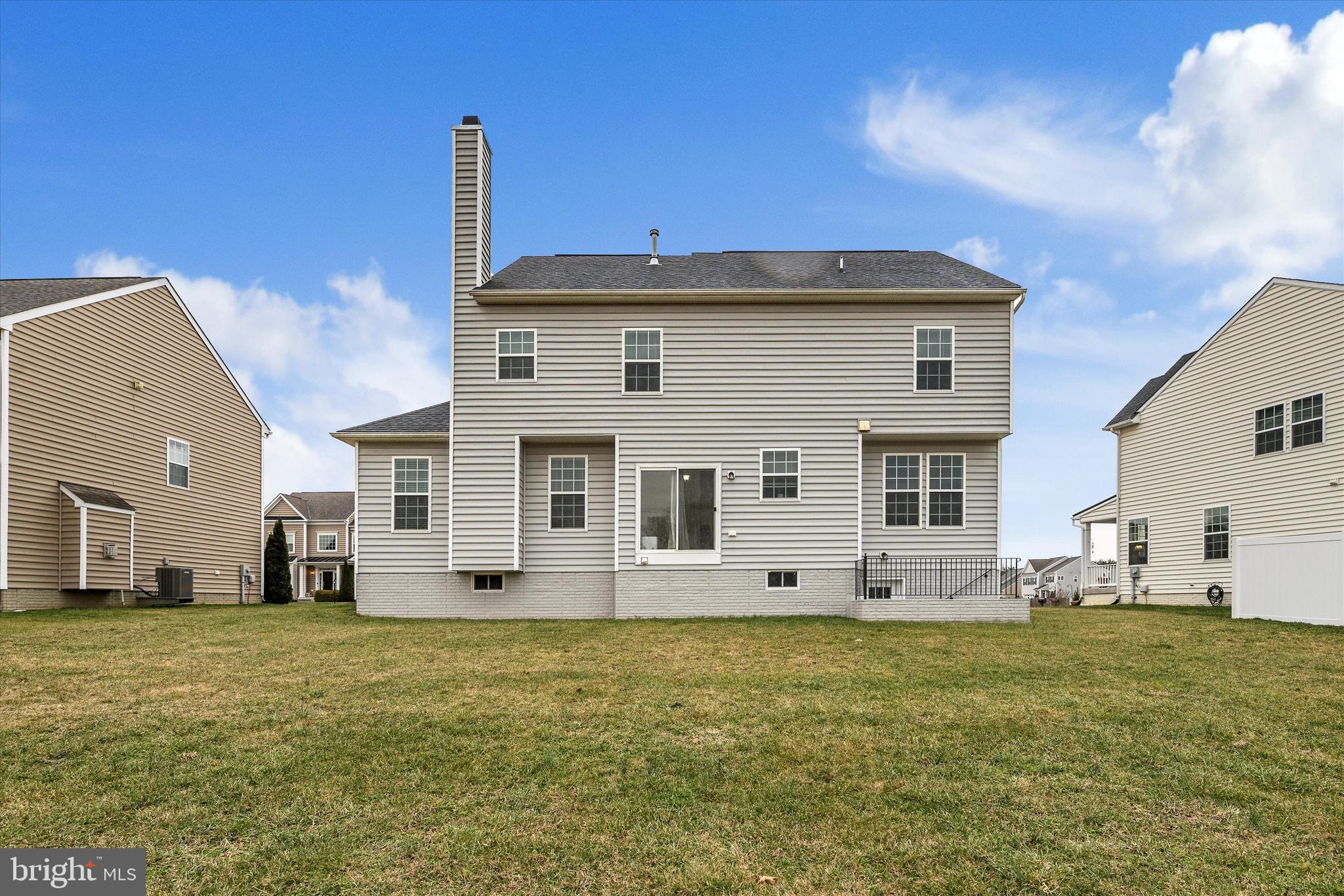 THE VILLAGE OF WASHINGTON TRAIL EAST - Residential