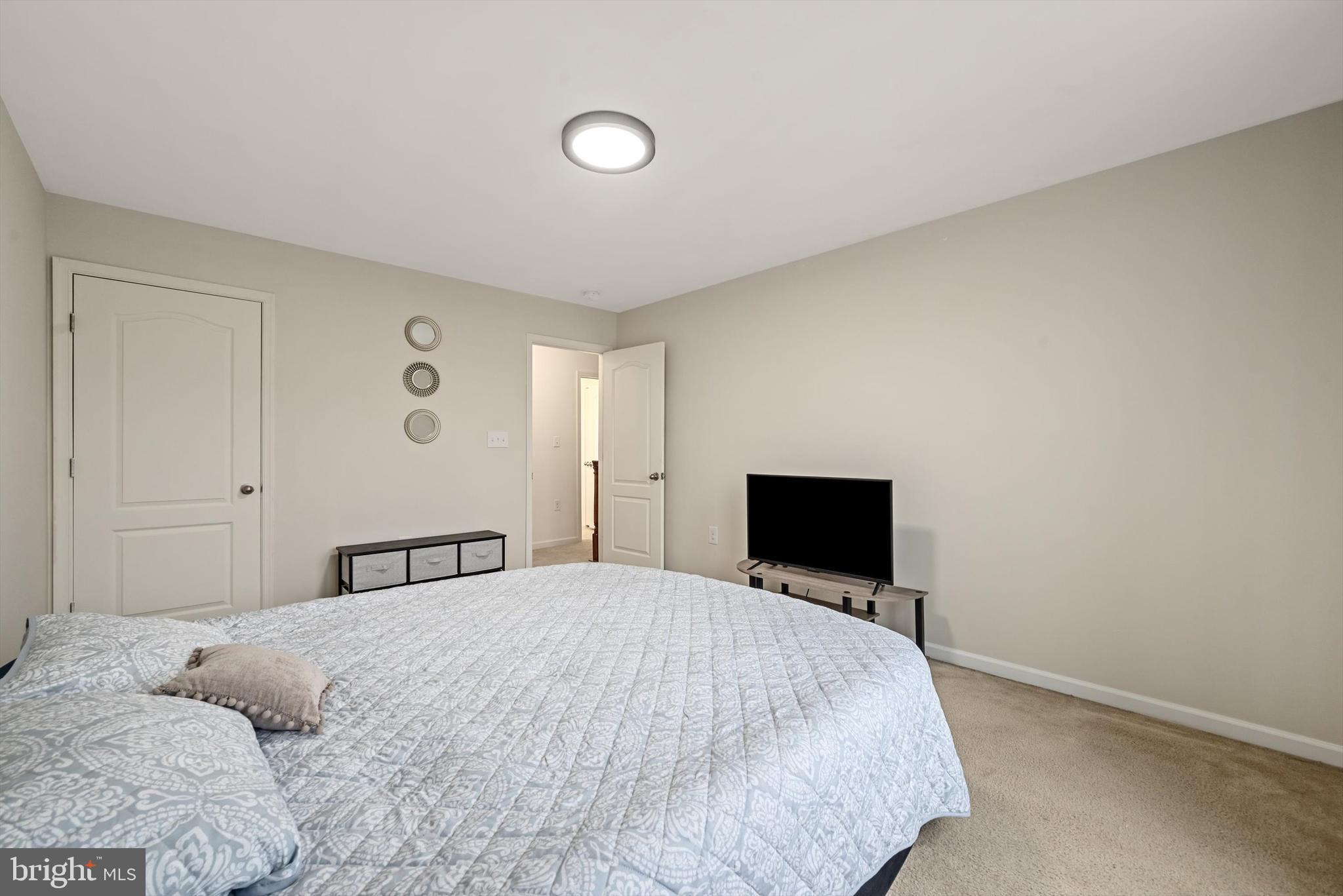 THE VILLAGE OF WASHINGTON TRAIL EAST - Residential