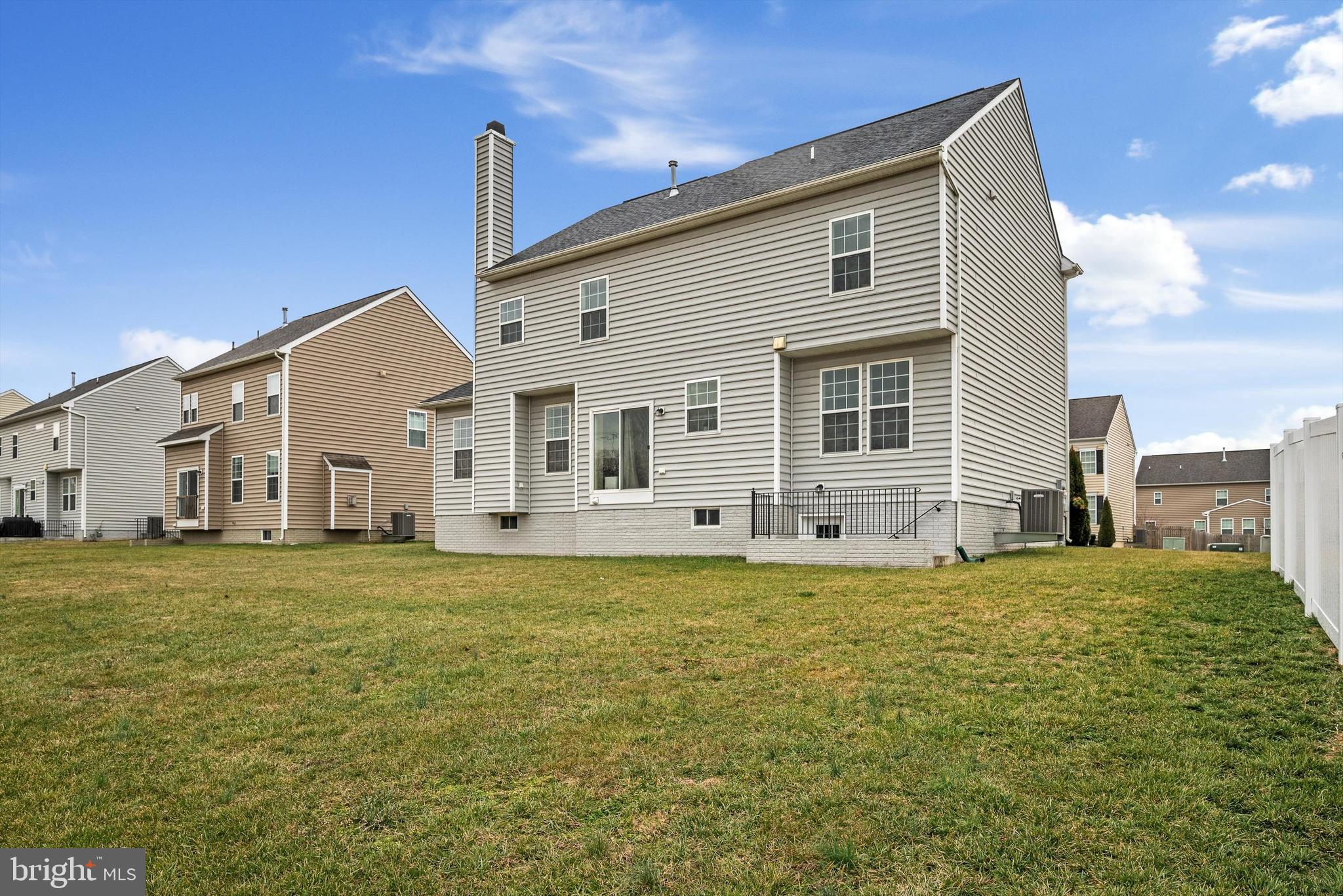 THE VILLAGE OF WASHINGTON TRAIL EAST - Residential