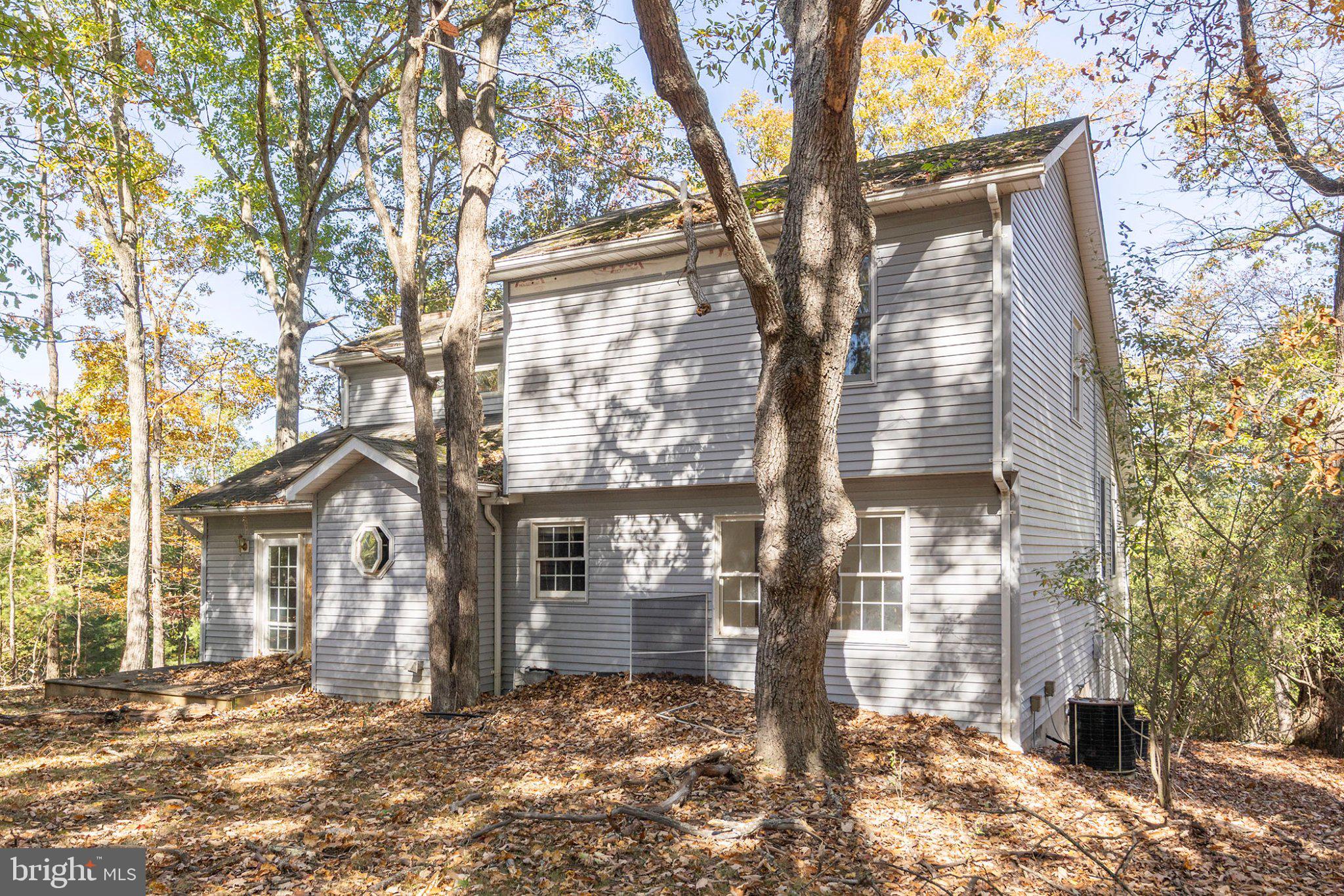 1216 LAKEVIEW DRIVE