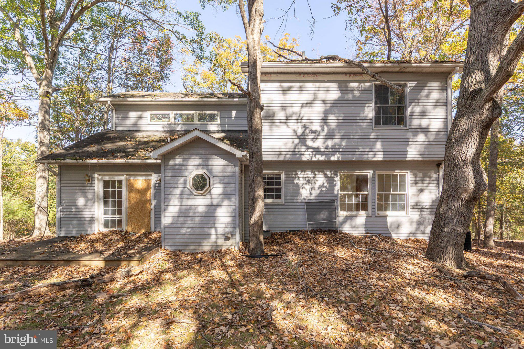 1216 LAKEVIEW DRIVE