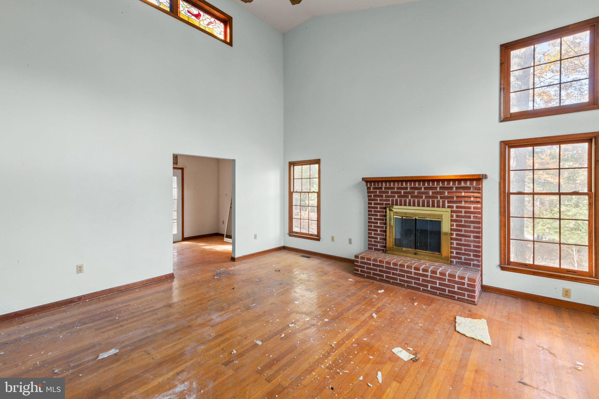 1216 LAKEVIEW DRIVE
