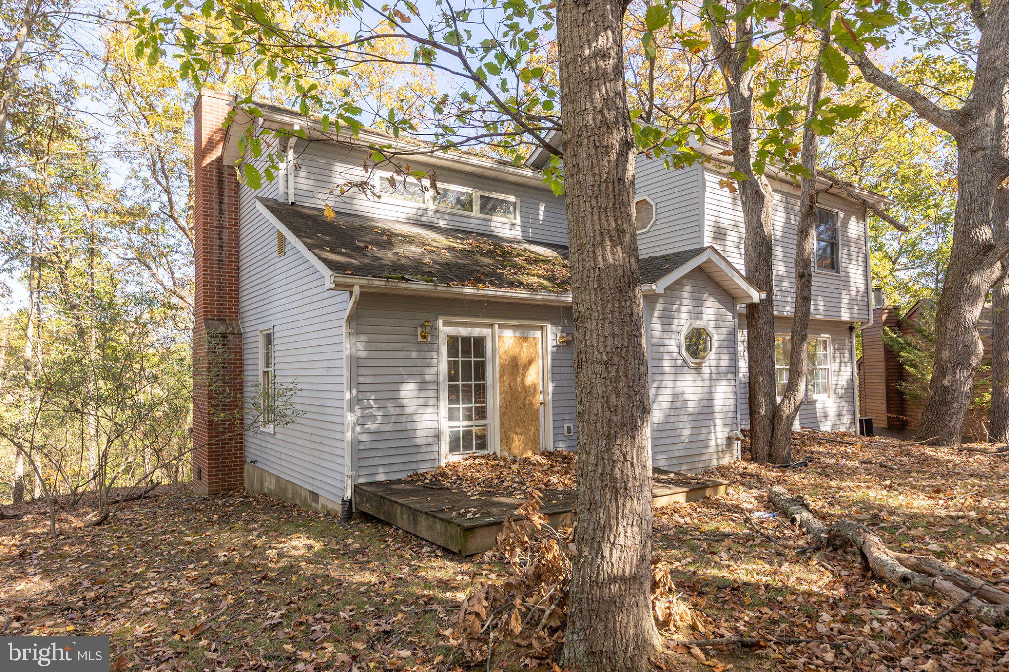 1216 LAKEVIEW DRIVE