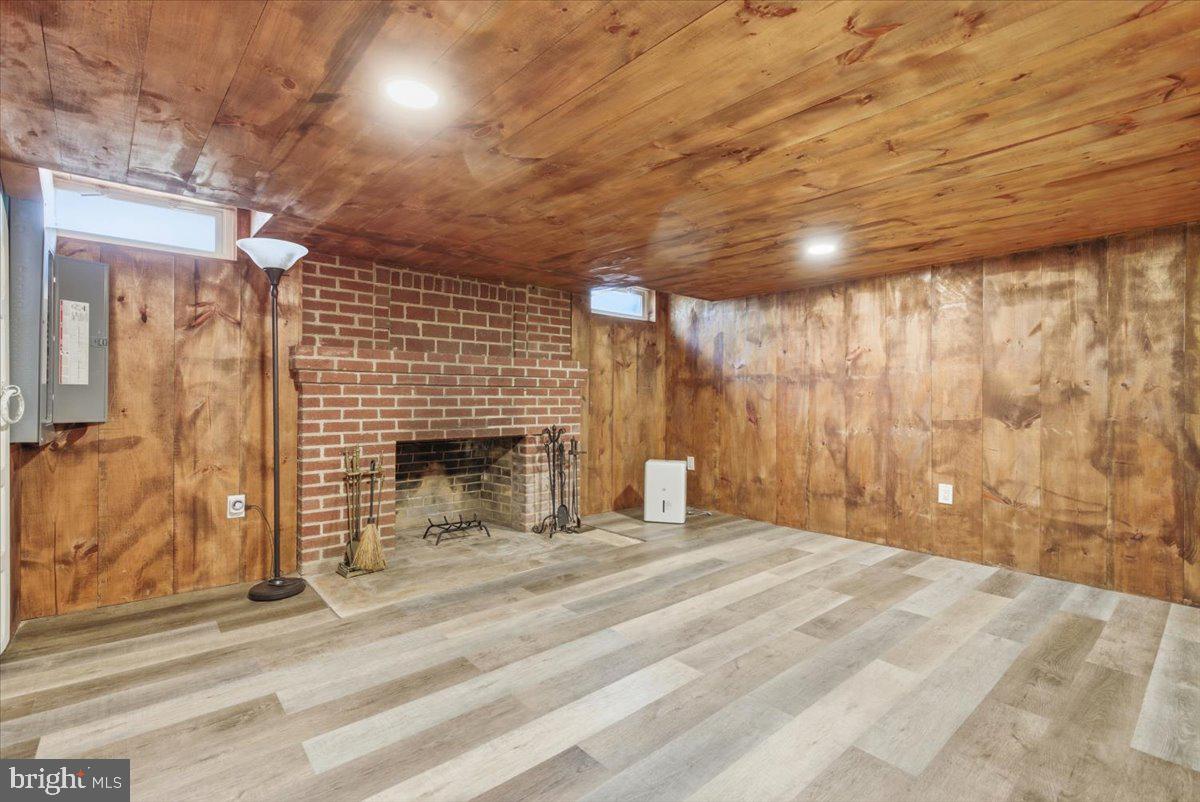 BROYHILL FOREST - Residential Lease