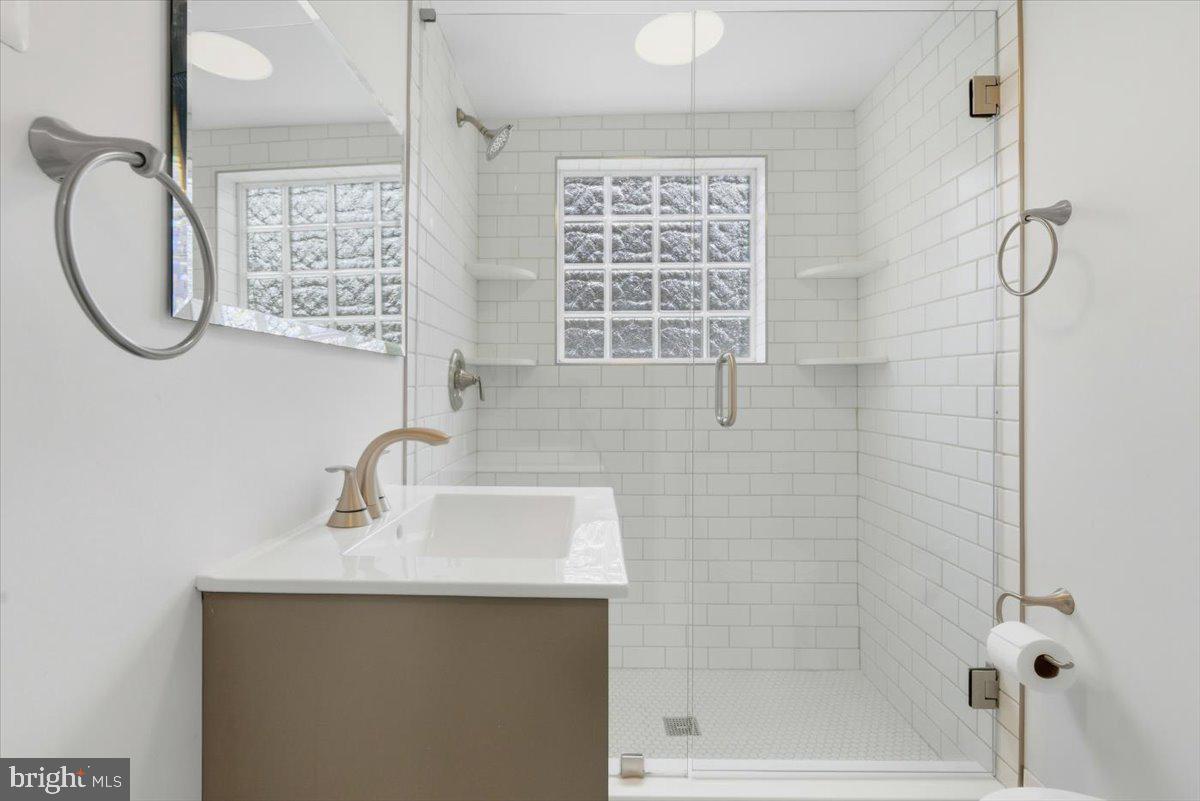 BROYHILL FOREST - Residential Lease