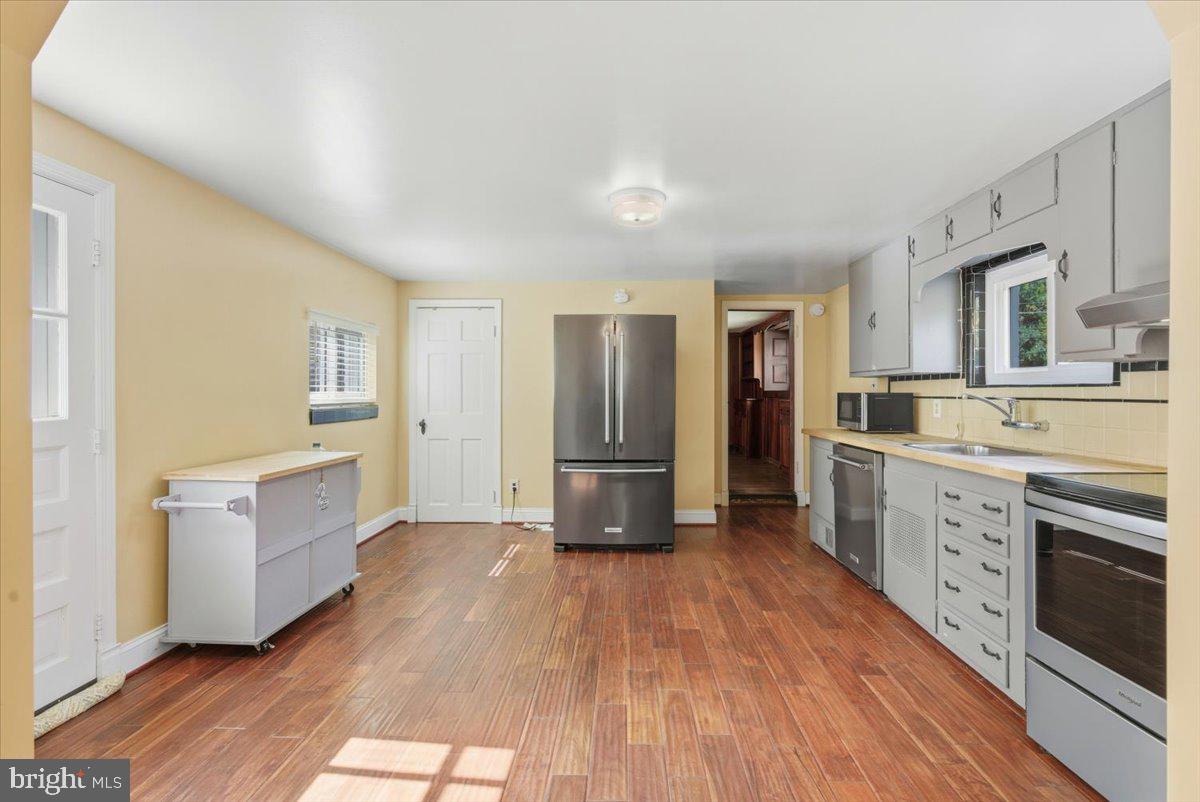 BROYHILL FOREST - Residential Lease