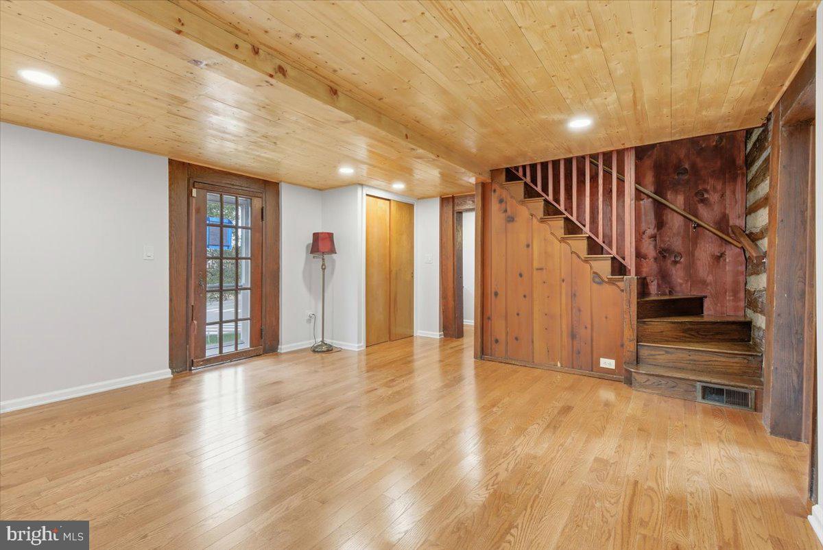 BROYHILL FOREST - Residential Lease