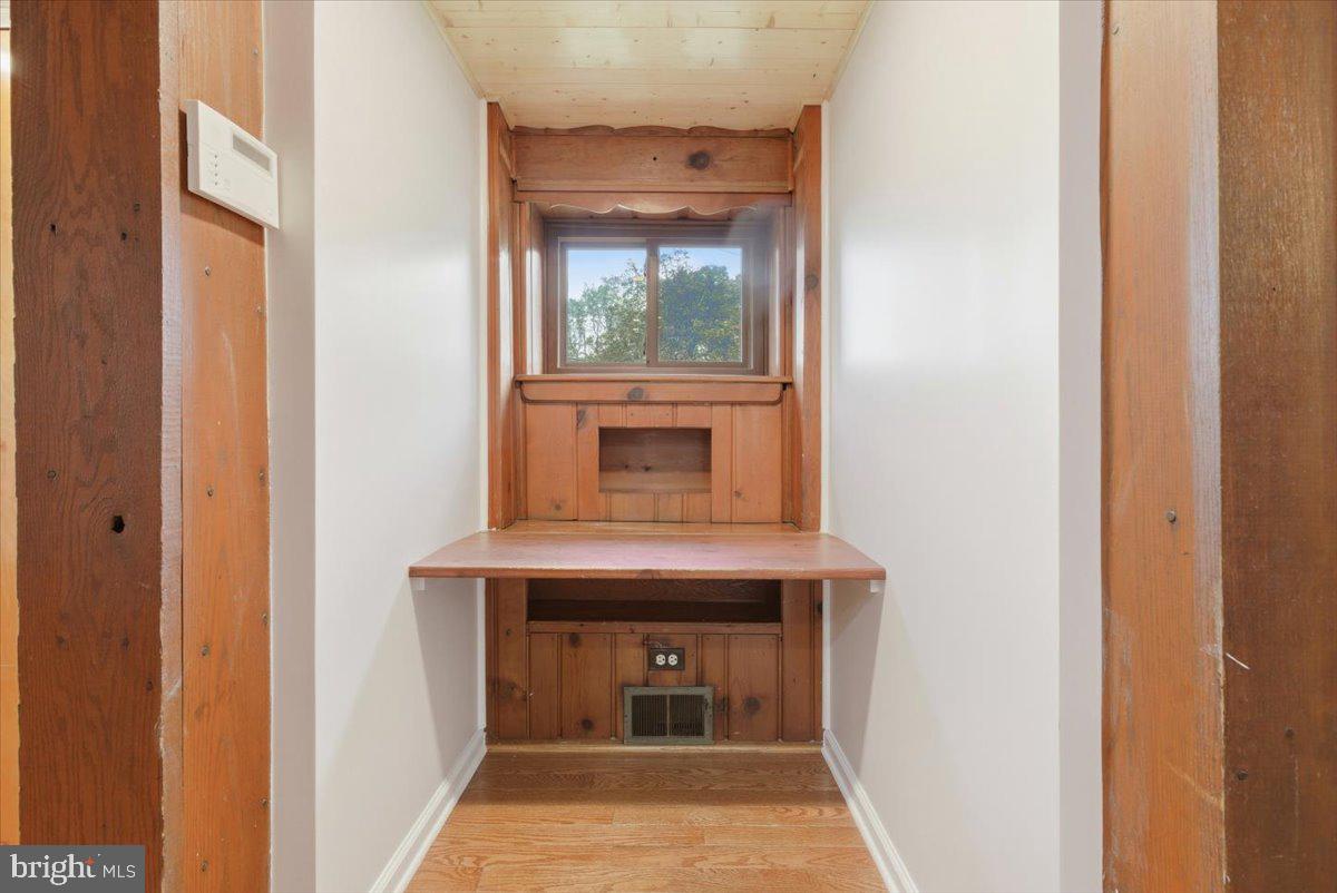 BROYHILL FOREST - Residential Lease