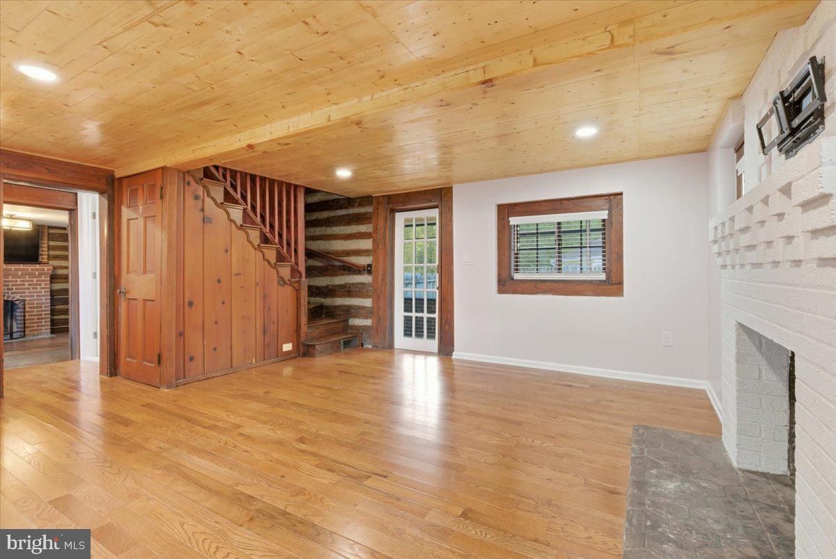 BROYHILL FOREST - Residential Lease