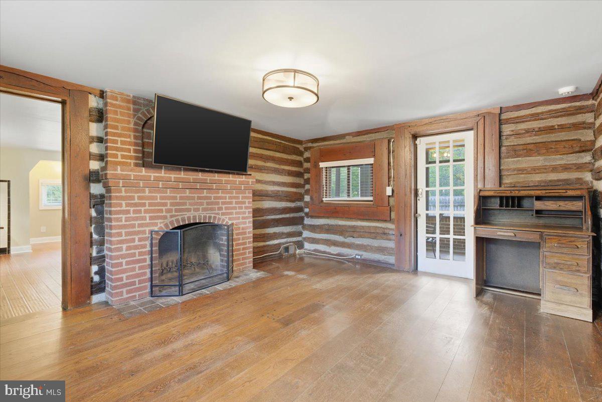 BROYHILL FOREST - Residential Lease