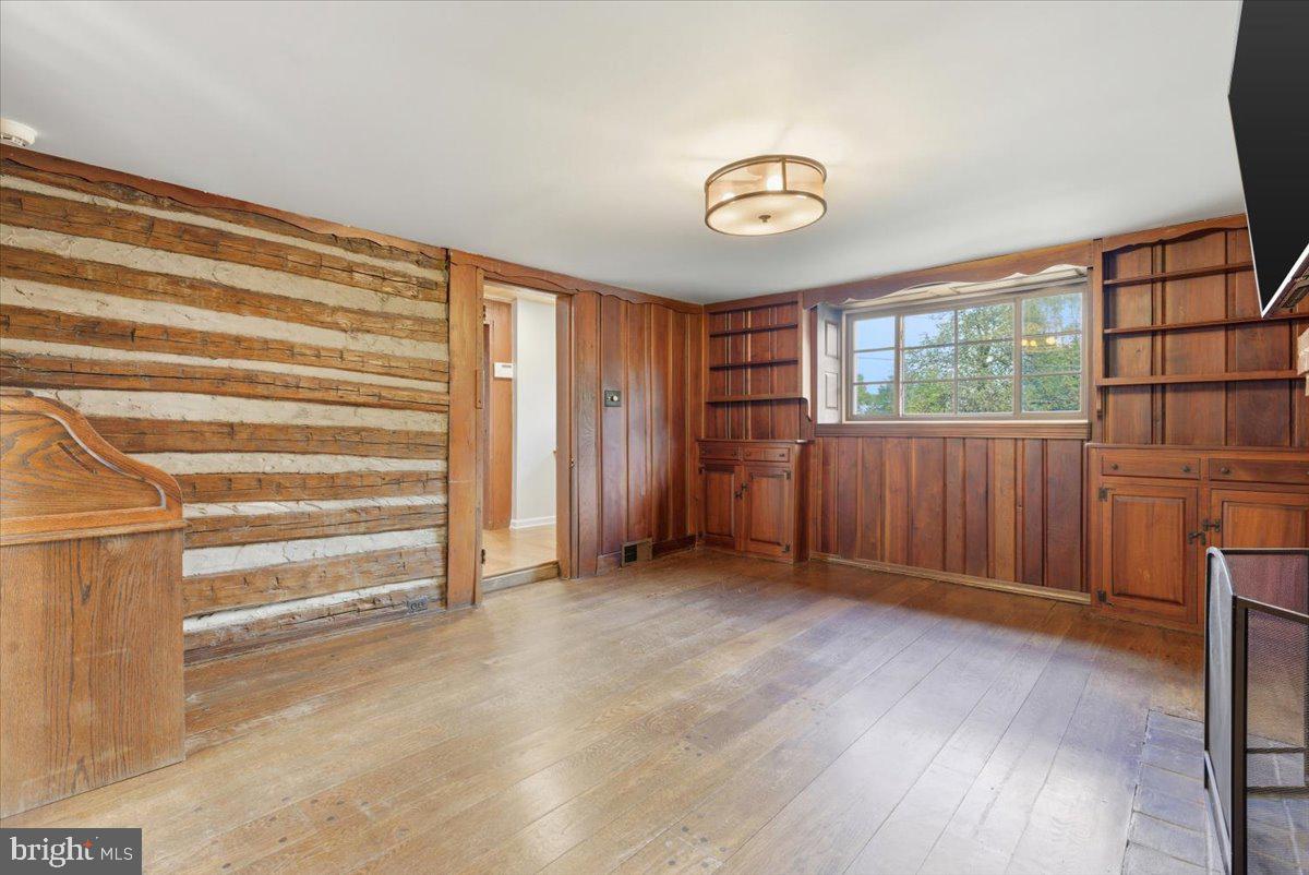 BROYHILL FOREST - Residential Lease